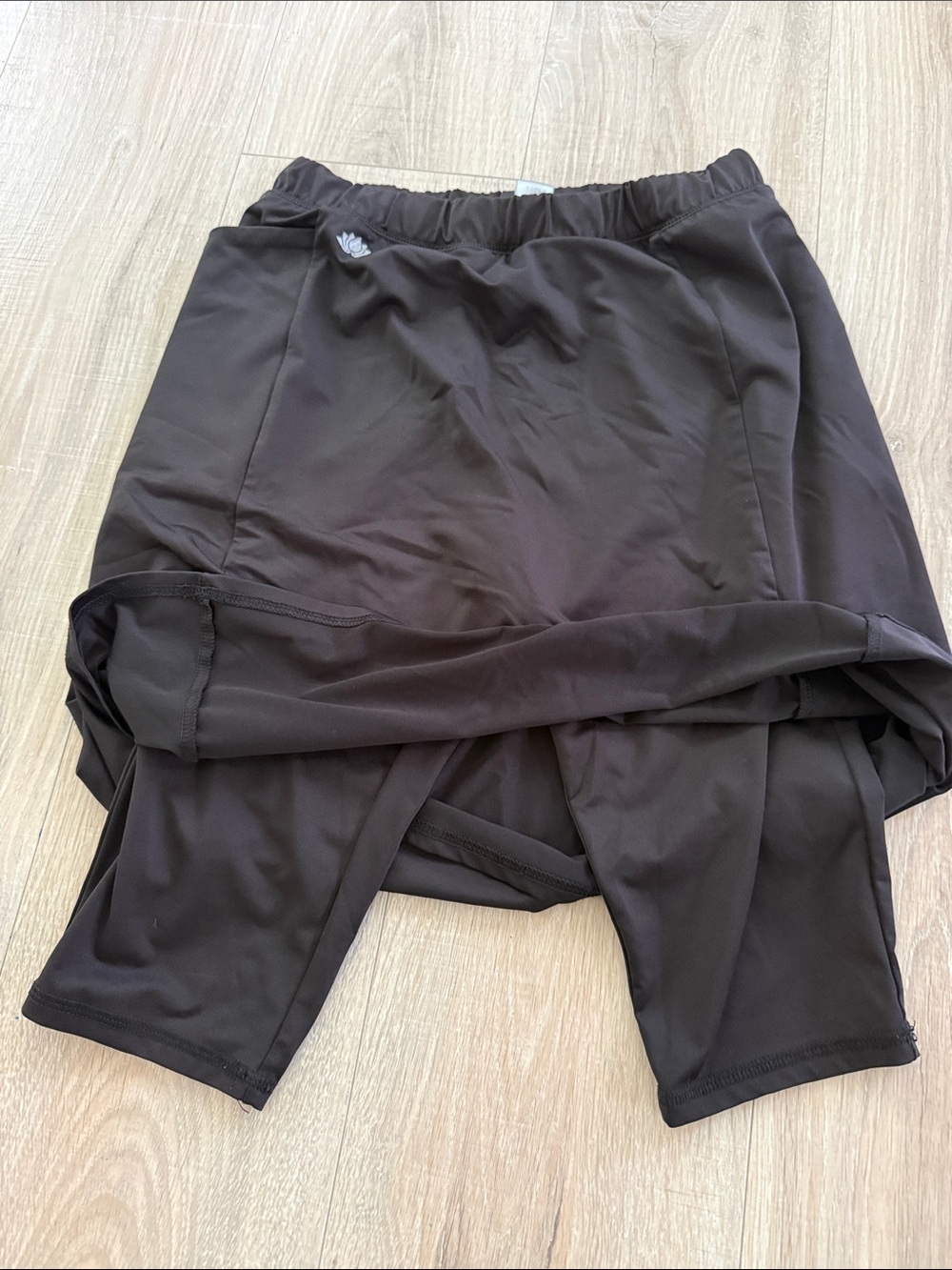 Snoga Women’s Black Performance Athletic Skirt with Side Pocket - Picture 5 of 5